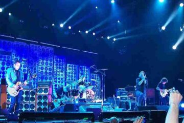 Pearl Jam - Pearl Jam performing in Amsterdam in 2012. From left to right: Mike McCready, Jeff Ament, Matt Cameron (on drums), Eddie Vedder, and Stone Gossard - CC BY-SA
