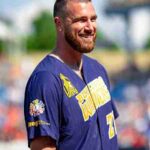 Travis Kelce charity 2021, tags: taylor swift auf eras tour - CC BY-SA