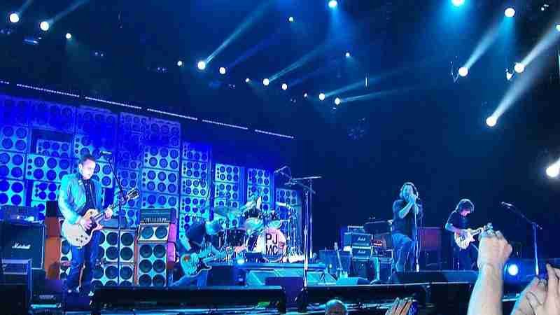 Pearl Jam - Pearl Jam performing in Amsterdam in 2012. From left to right: Mike McCready, Jeff Ament, Matt Cameron (on drums), Eddie Vedder, and Stone Gossard - CC BY-SA